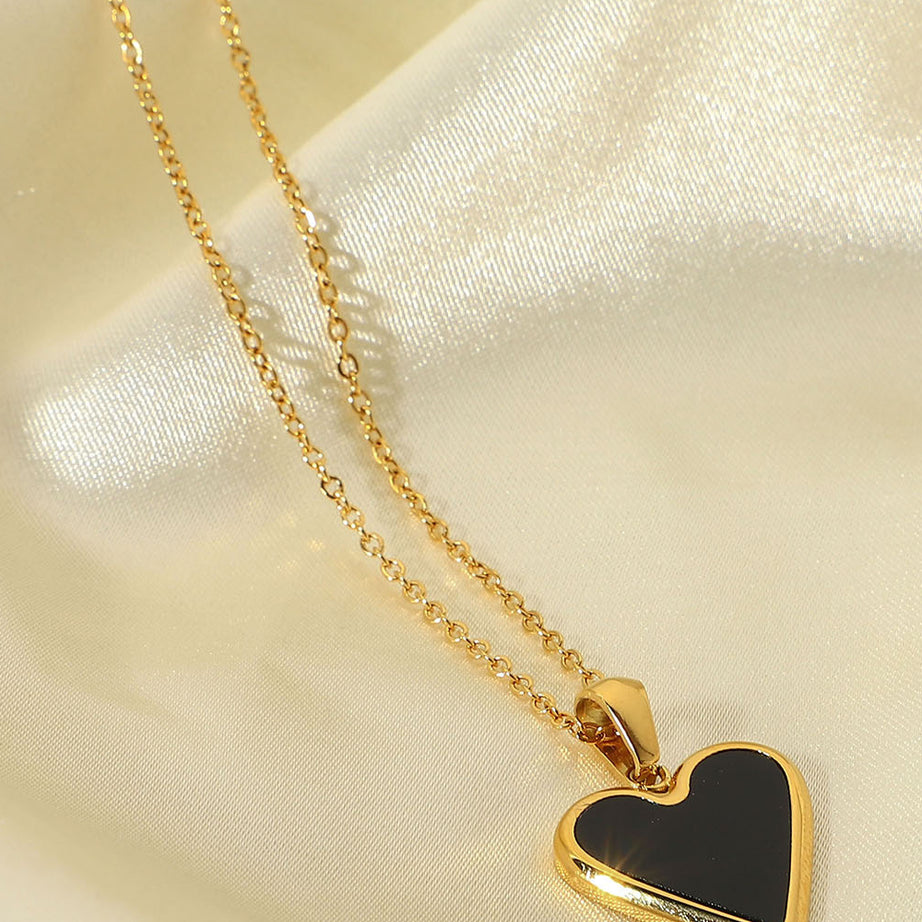 Bordered Heart Chain Necklace