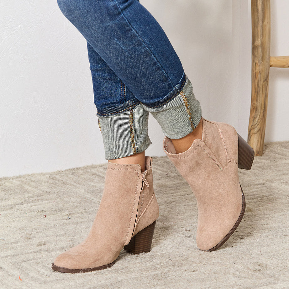 East Lion Corp Block Heel Point Toe Ankle Boots